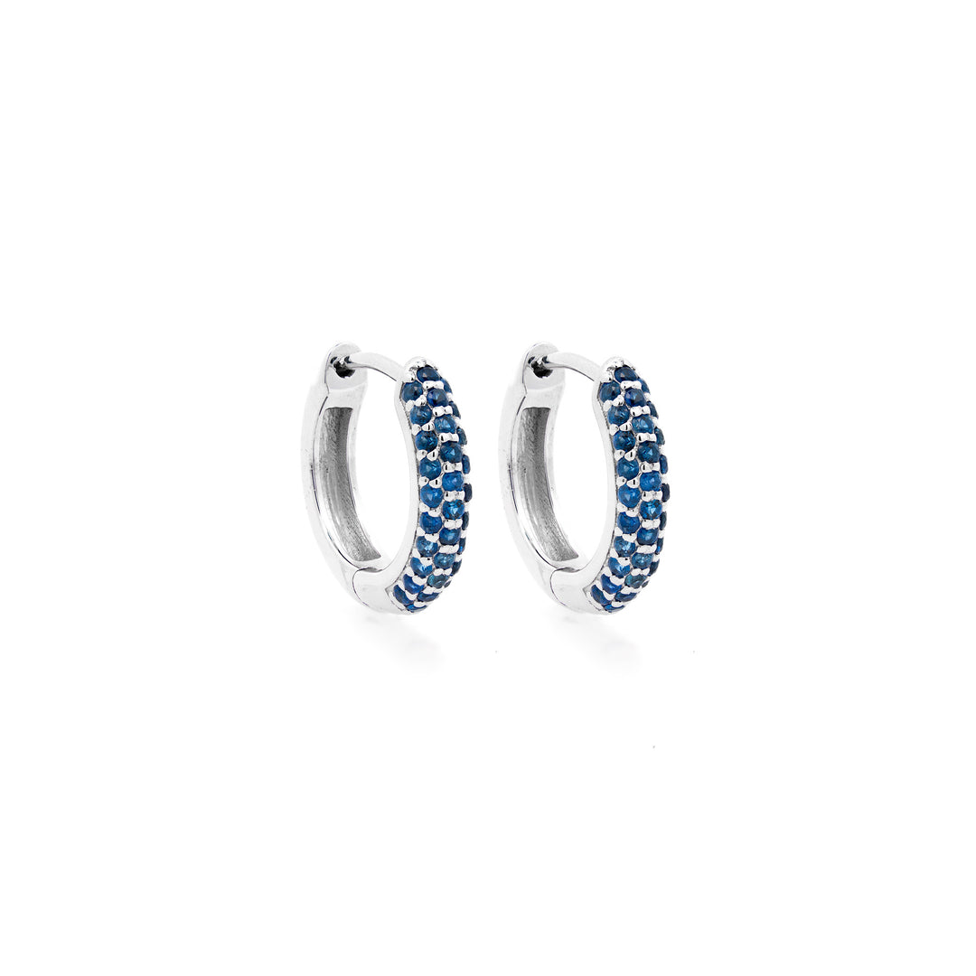 Víya Natural Blue Sapphire Huggie Earrings White Gold 14K