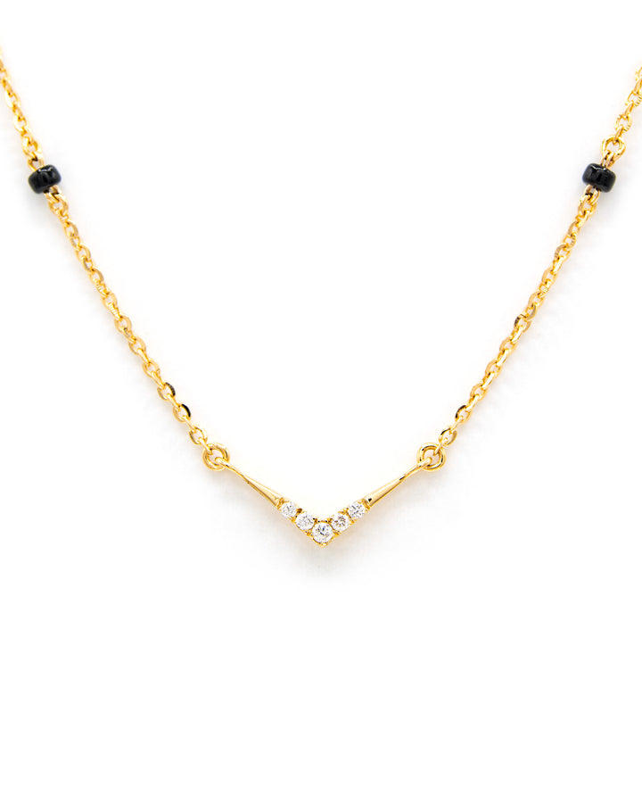 Víya Round Diamond V-Shape Mangalsutra Traditional Necklace 18K
