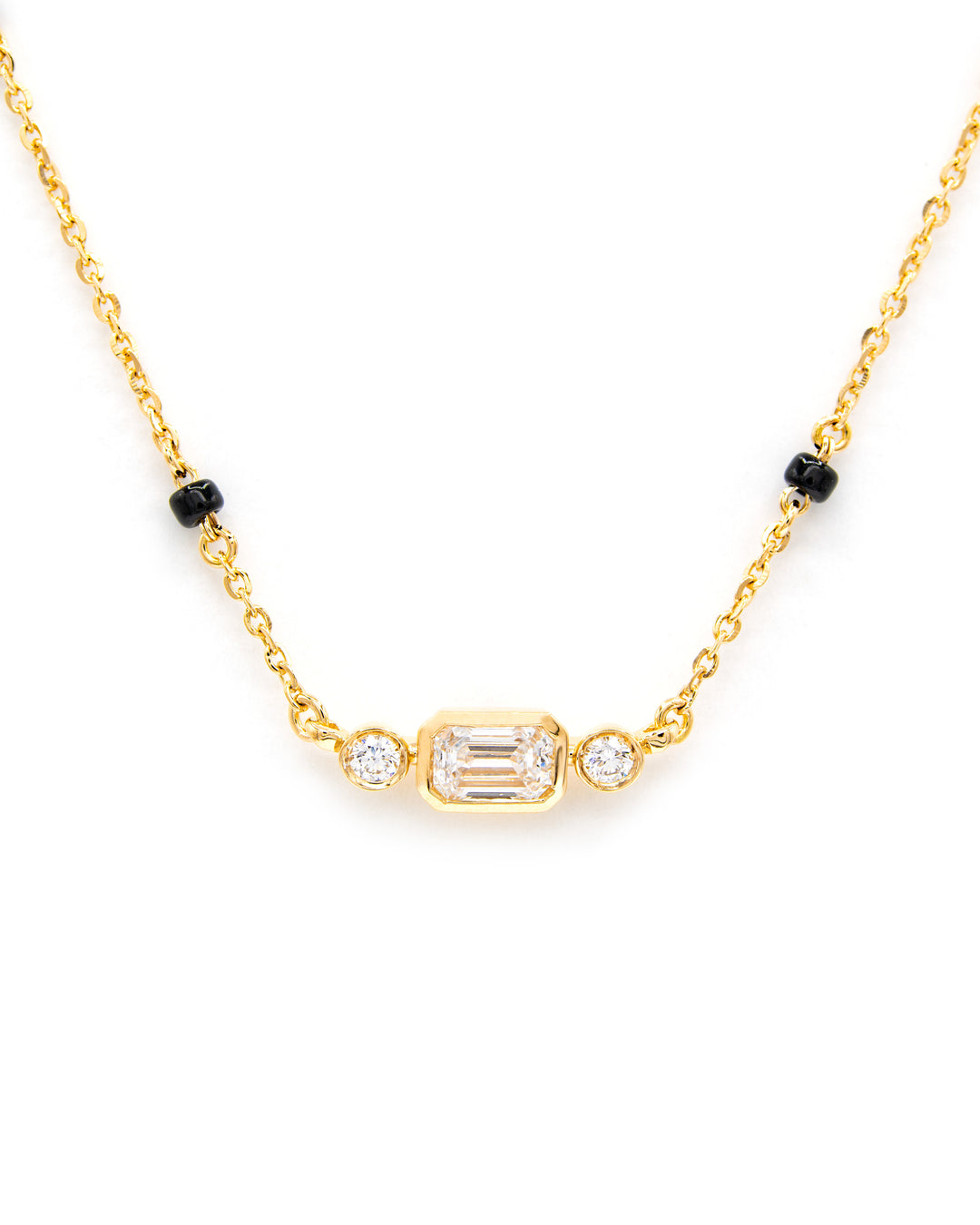 Víya Bezel Emerald and Round Diamond East to West Mangalsutra Traditional Necklace 18K