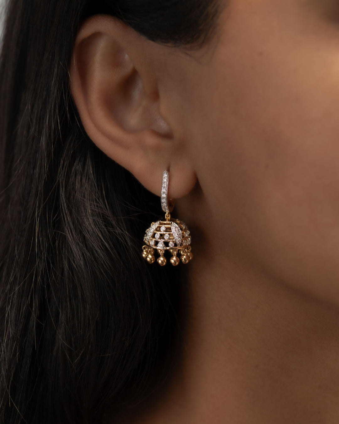 Víya Round Diamond Jhumkas Traditional Dangling Earrings Yellow Gold 18K on body 