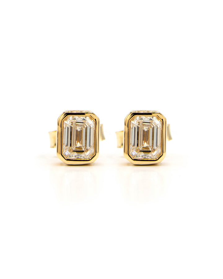 Víya Emerald Shape Diamond Bezel Stud Earrings Yellow Gold 14K
