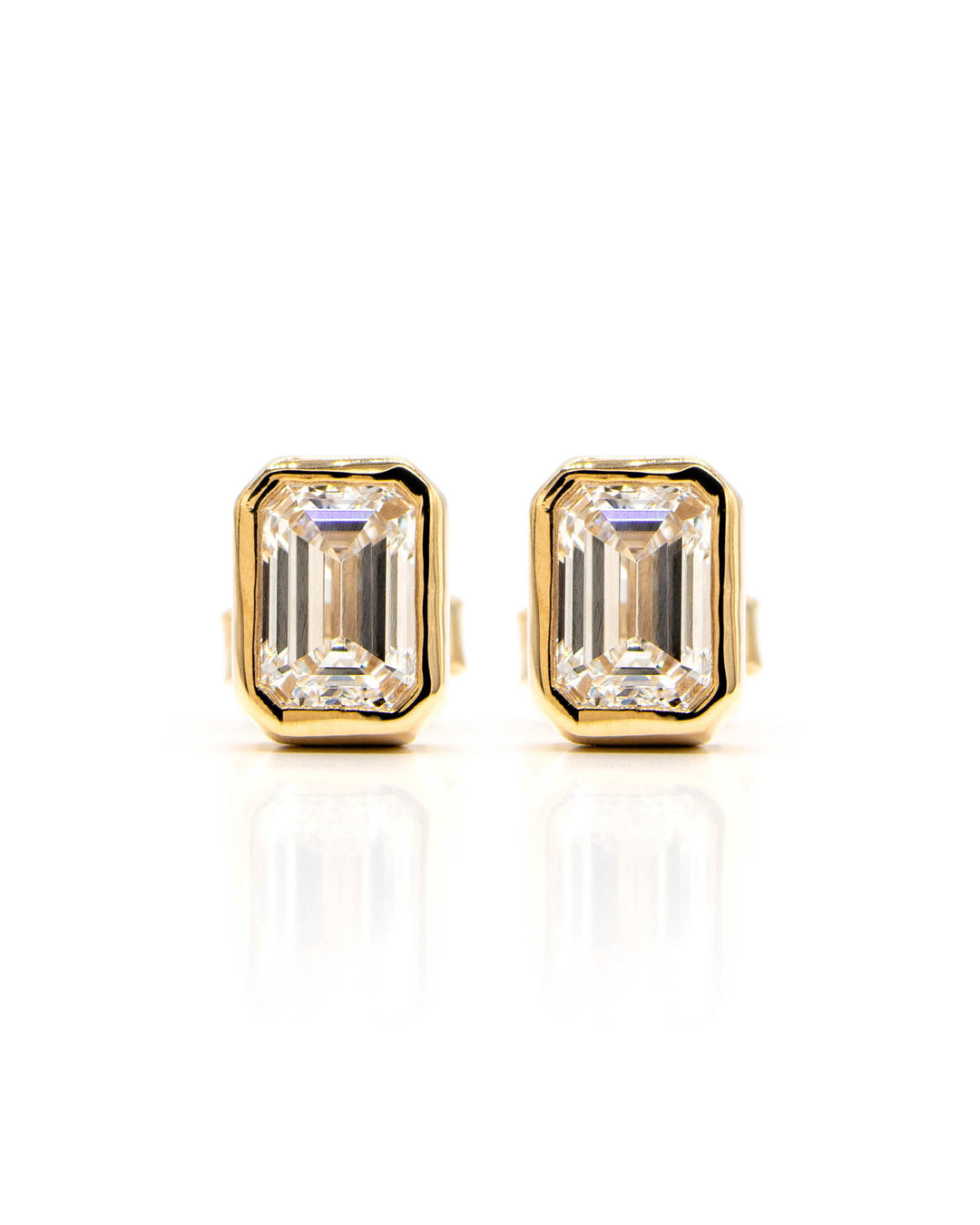 Víya Emerald Shape Diamond Bezel Stud Earrings Yellow Gold 14K