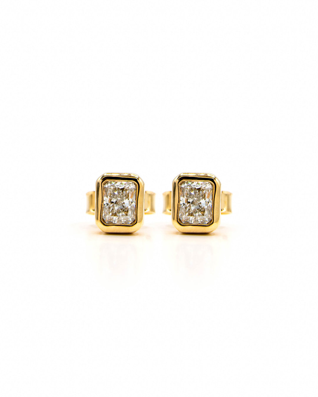 Víya Radiant Shape Diamond Bezel Stud Earrings Yellow Gold 14K