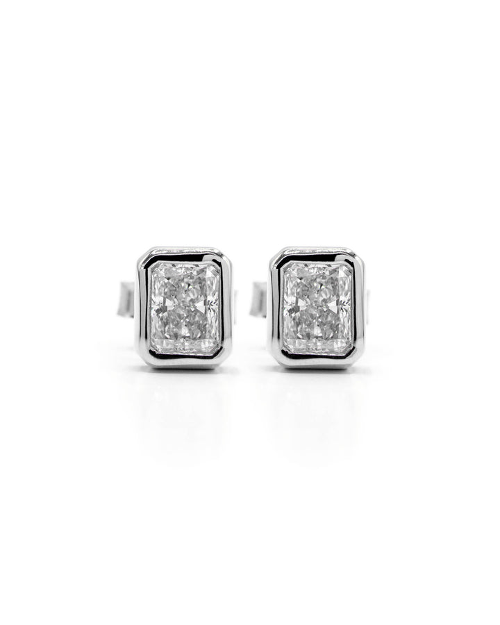 Víya Radiant Shape Diamond Bezel Stud Earrings White Gold 14K