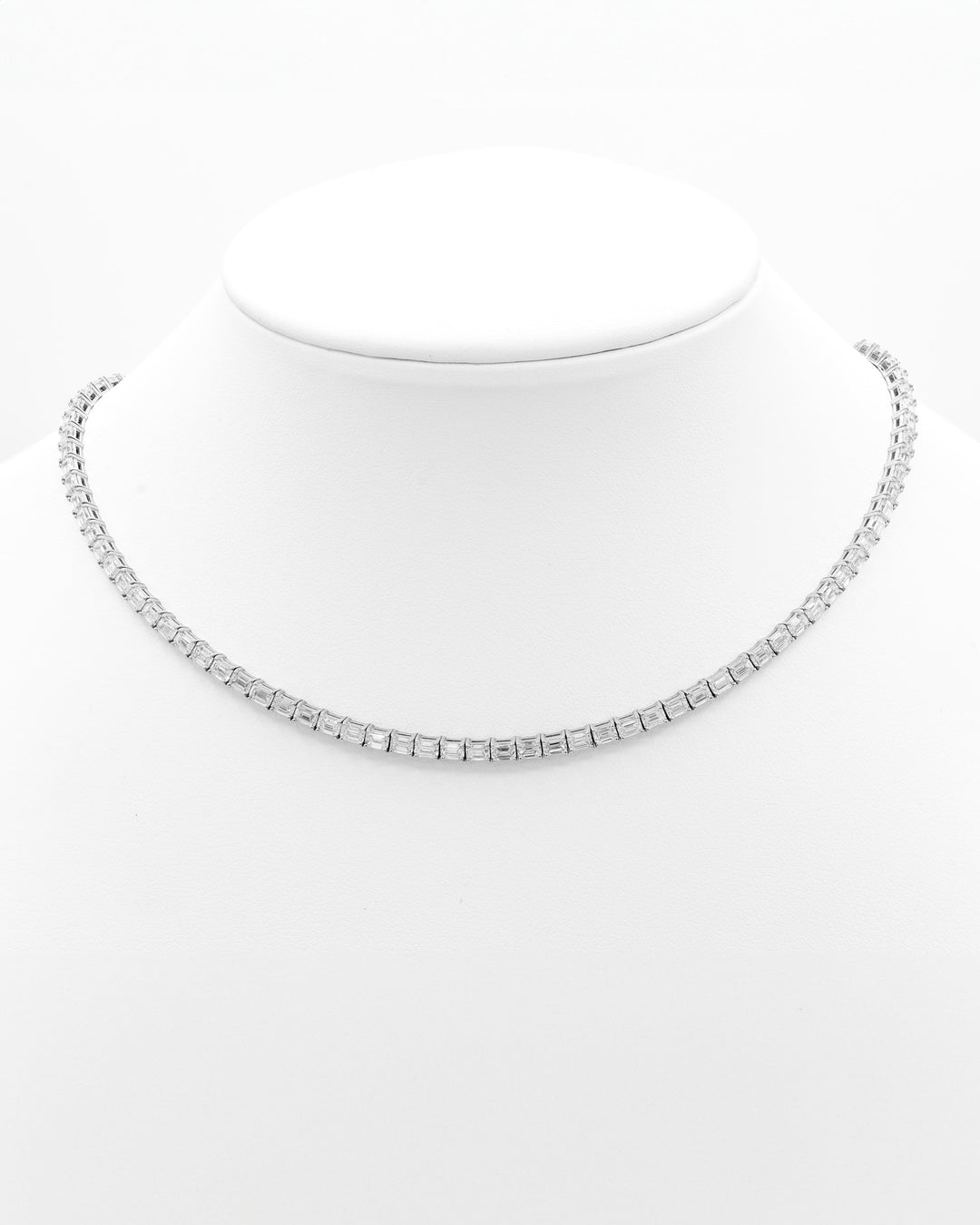 Víya Emerald Shape Diamond Tennis Choker East to West White Gold 14K