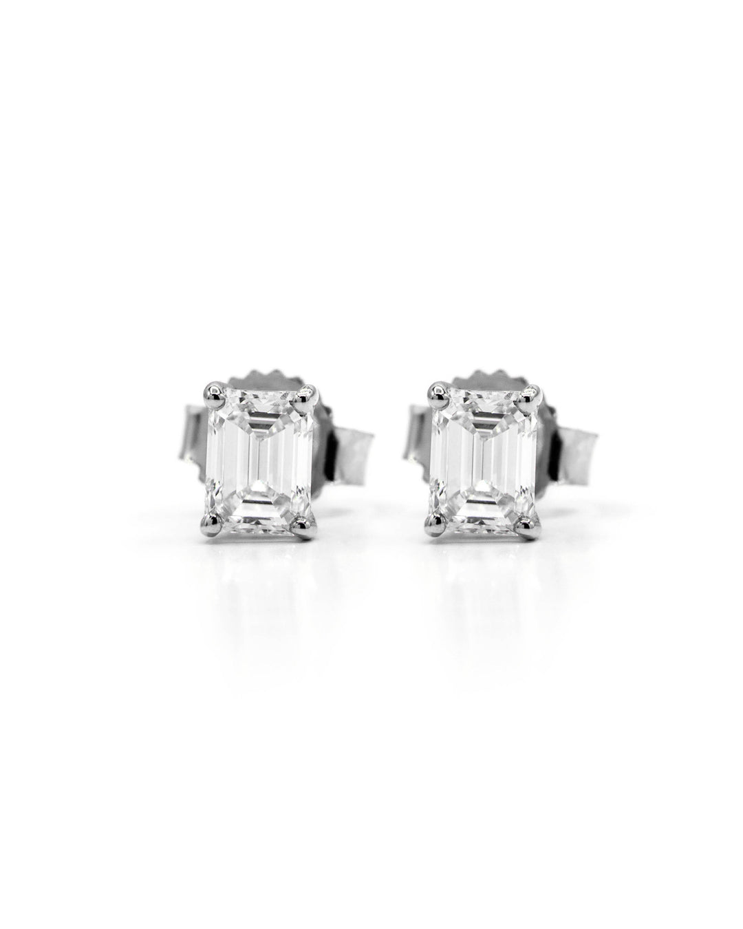 Víya Emerald Shape Diamond Stud Earrings White Gold  14K