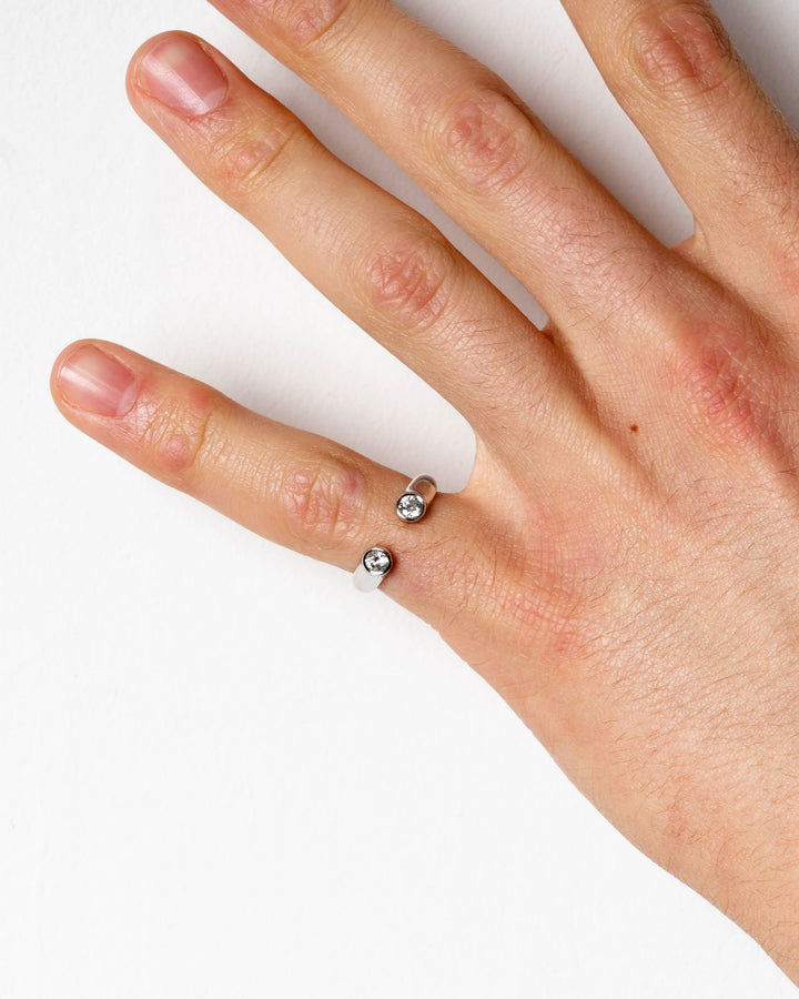 Round Diamond Bezel Ring White Gold on body