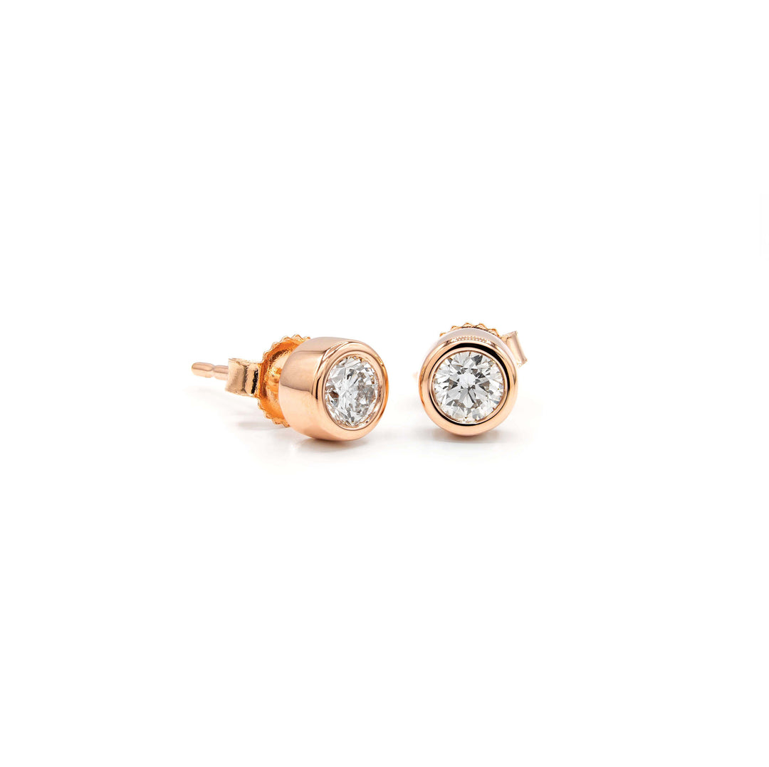 Víya Round Diamond Bezel Stud Earrings Rose Gold 14K