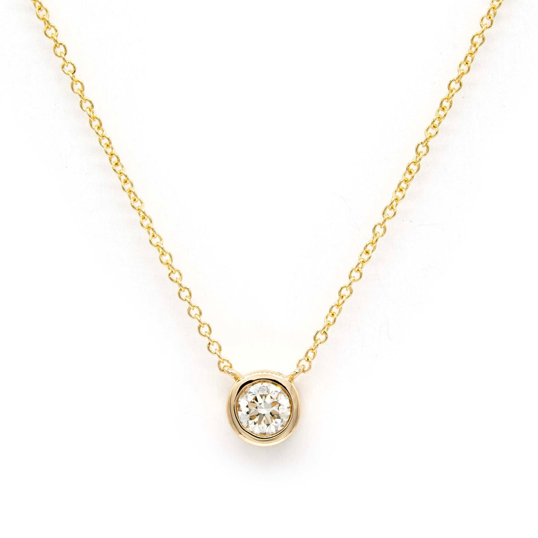 Víya Round Diamond Bezel Pendant Necklace Yellow Gold 14K